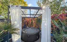 Modern 2Bed Pad W/ Hot Tub