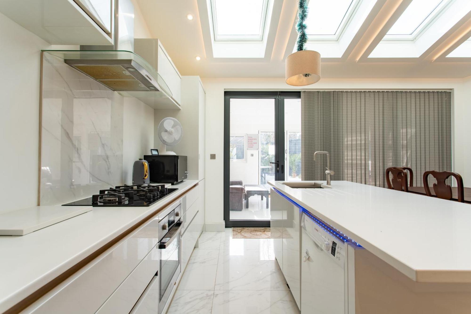 Modern 2Bed Pad W/ Hot Tub Villa Barking  Exterior photo